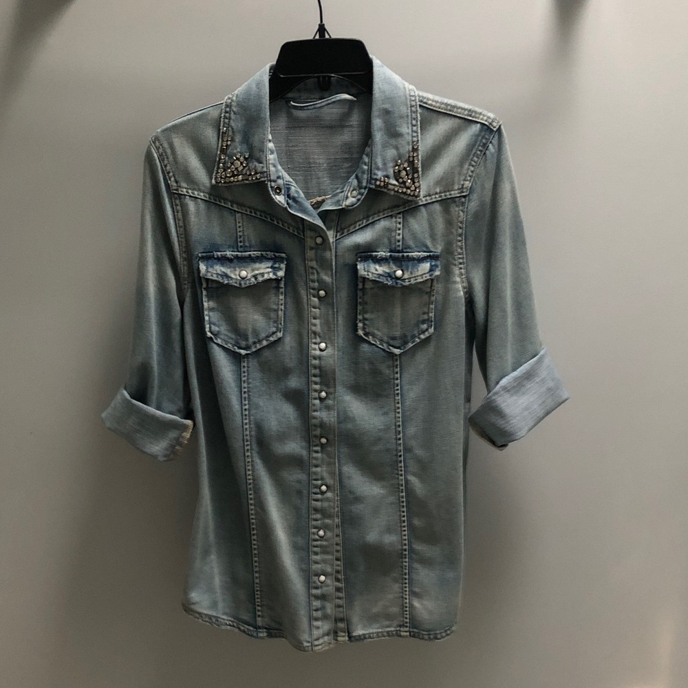 Rhinestone & Studs Denim Shirt! Pearlize snap front! 2 pockets! 3/4 sleeve! S/M - Picture 15 of 15